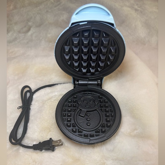 Dash Mini Snowman Waffle Maker in Light Blue - Picture 2 of 3